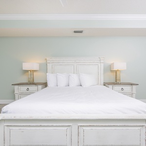 Awaken in the soft queen bed and relish the gentle light in the guest suite, setting a tranquil mood for a perfect stay