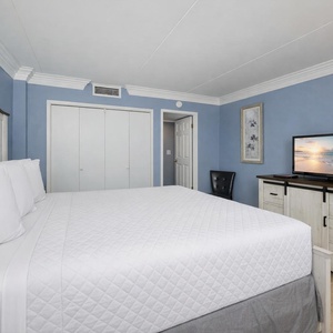 Sink into the soft king bedding as you unwind and catch up on your favorite shows from the king master suite