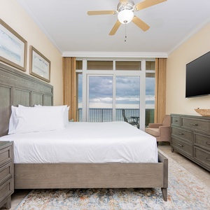 Awake to breathtaking coast views and indulge in restful moments in the king master suite