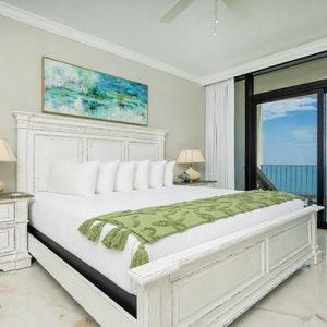 Experience restful nights in this king master suite on the beach with the sound of the coast