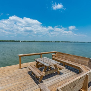 Gather for relaxing moments on the lagoon or have a water adventure at Summer House West in Gulf Shores