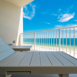 Lounge on the balcony with a good book or nap to the sound of the waves