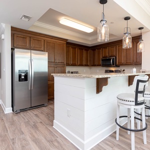 Sip your morning coffee at the breakfast bar and get ready for a beach day in this stylish space