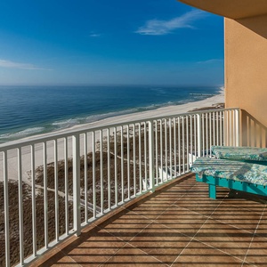 Bask in the sun on the spacious balcony, soaking in refreshing breezes and peaceful coastal views all around