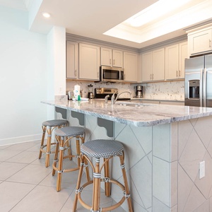 Sip your morning coffee at the breakfast bar and get ready for a beach day in this stylish space