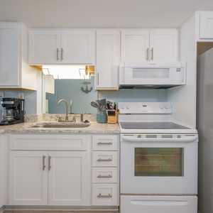 Prepare your favorite snacks and drinks easily in this bright kitchen, perfect for creating lasting vacation memories
