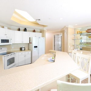 Wake up with morning coffee at the breakfast bar and get ready for a beach day in this stylish space