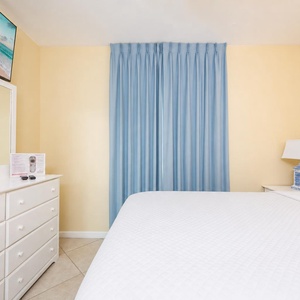 Calm colors and gentle decor welcome you to unwind in the queen suite after your day along the coast