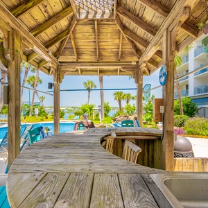 Pull up a seat at the poolside bar area and mix up your favorite drink while enjoying a relaxing day by the pool