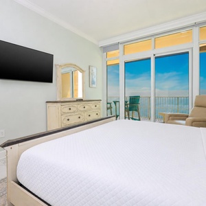 Relax with your favorite show in the king master suite and drift off to the sound of the waves from the balcony