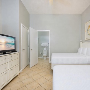 Relax in this cheerful bedroom with two double beds and enjoy watching your favorite shows