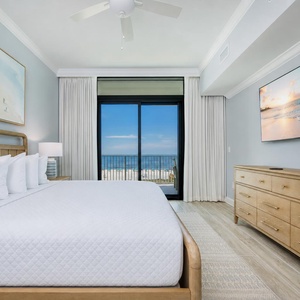 Experience the best sleep with the sound of the waves in this stylish king master suite
