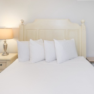 This guest bedroom features a comfortable bed with plush pillows and a stylish bedside lamp, perfect for relaxation