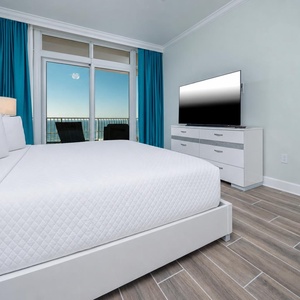 Unwind after a day at the beach and stream your favorite shows in the master and wake up to seagulls and gentle waves