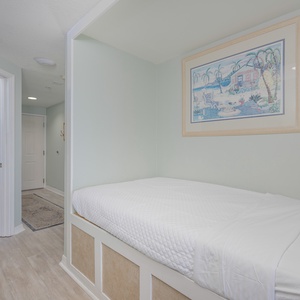Royal Palms 1404-18