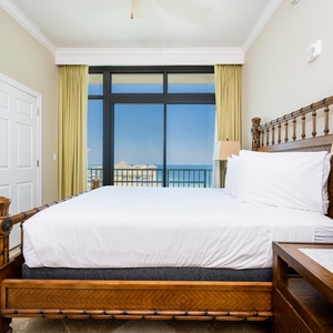 Awake refreshed in this queen guest suite, enjoying soothing views of the coast from the balcony