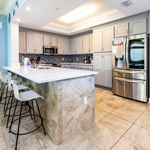 Wake up with morning coffee at the breakfast bar and get ready for a beach day in this stylish space