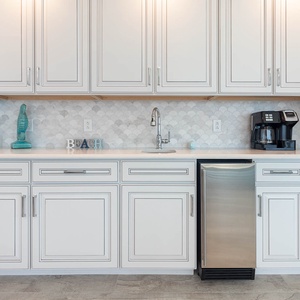 Grab a chilled drink from the fridge, enjoy your favorite brew, or create a cocktail at the wet bar