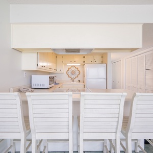 Gather at your bar stools and enjoy quality time while sipping drinks and sharing stories in this inviting kitchen space
