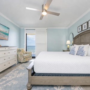 A king bed in the master suite welcomes you to unwind while coastal hues calm your senses and the shore beckons