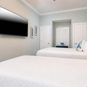 Flop onto the fluffy queen beds in the guest suite and stream shows on the TV for a relaxing retreat