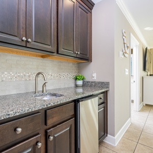 Grab a chilled drink from the fridge or create your favorite cocktail at the wet bar with elegant glassware displays