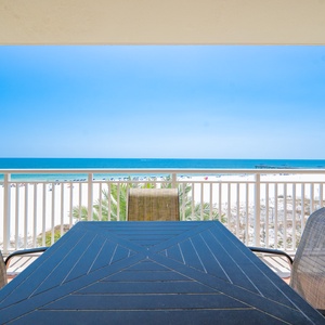 Admiral Quarters 402-4