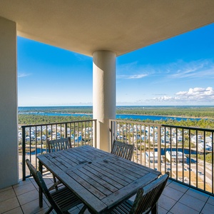 Watch the horizon meet the sky from your balcony while you soak up the sun with stunning views