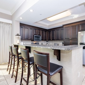 Sip your morning coffee at the breakfast bar and get ready for a beach day in this stylish space