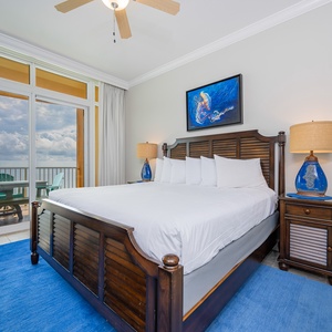 Unwind after a day at the beach in the master and wake up to seagulls and gentle waves