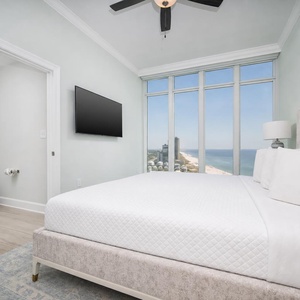 Unwind in this relaxing king guest suite and drift off into a peaceful slumber with stunning coastal views