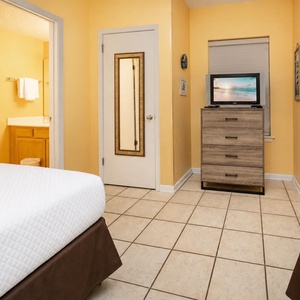 Relax in this cheerful guest room with double beds, a TV, and a bright atmosphere enhanced by sunny yellow walls