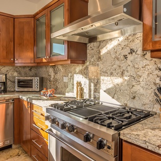 Full kitchen