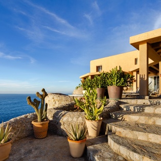 Side entrance with Oceanview