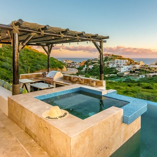 Outdoor Infinity Edge Pool