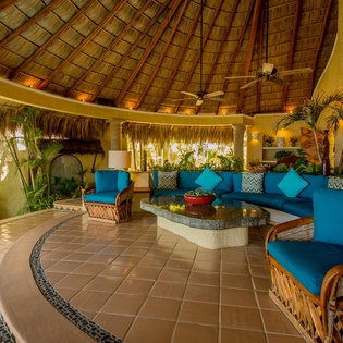 Spacious living room