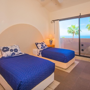Two twin beds suite