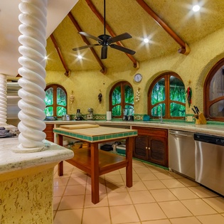 Fully equipped kitchen