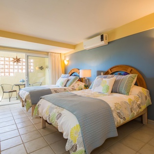 Suite with 2 double beds