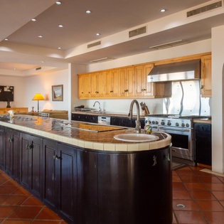 Fully equipped kitchen