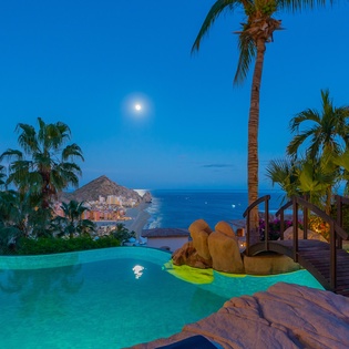 Infinity edge pool with ocean view