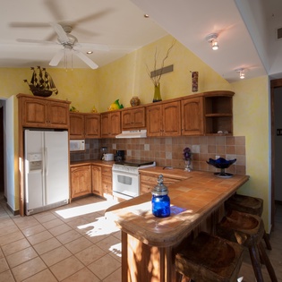Full Kitchen with dishwasher. Chef service available!