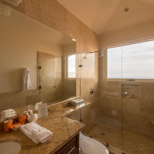 En suite bath