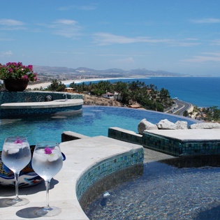 Jacuzzi and infinity pool overlooking ocean views