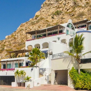 Front of villa view