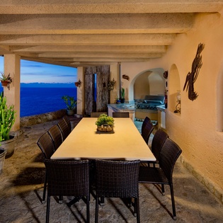 Outdoor dining with Oceanview
