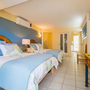 Suite with 2 double beds