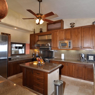 Fully equipped kitchen