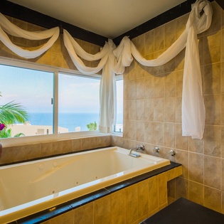 Ocean view bathtub