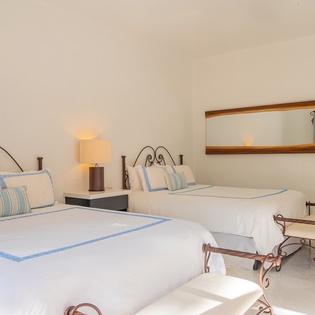 Double bed suite